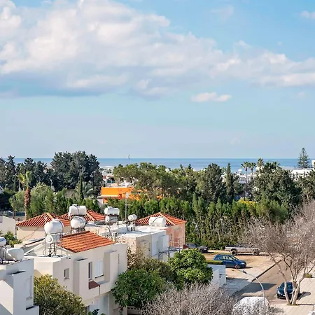 Blue Oasis פאפוס