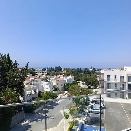 Blue Oasis פאפוס